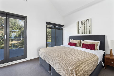 Apollo Bay Cottages - Tourism Hervey Bay 9