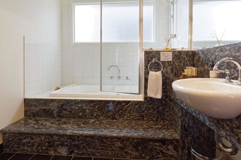 54 On Bank - Hervey Bay Accommodation 24