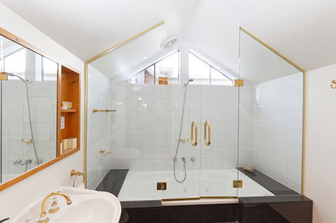 54 On Bank - Hervey Bay Accommodation 38