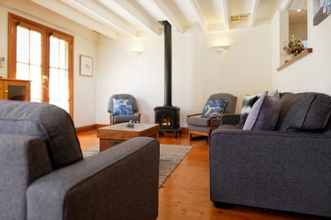 54 On Bank - Hervey Bay Accommodation 4