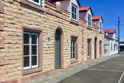 54 On Bank - Hervey Bay Accommodation 2