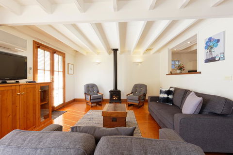 54 On Bank - Hervey Bay Accommodation 5