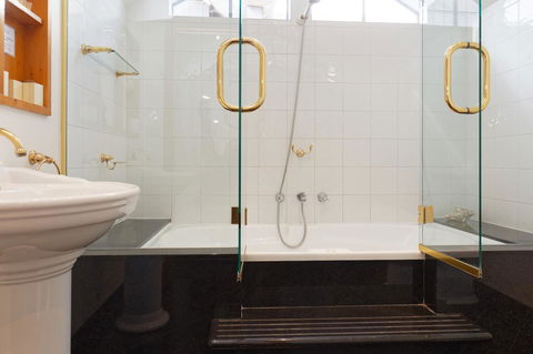 54 On Bank - Hervey Bay Accommodation 37