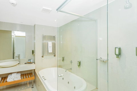 Deep Blue Hotel & Hot Springs - Hervey Bay Accommodation 37