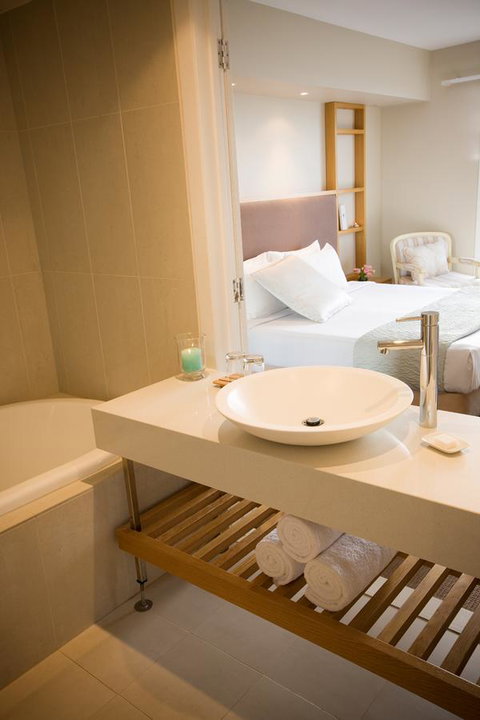 Deep Blue Hotel & Hot Springs - Hervey Bay Accommodation 38