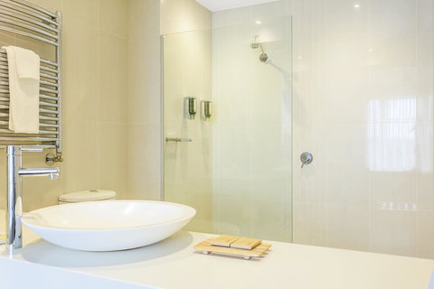 Deep Blue Hotel & Hot Springs - Hervey Bay Accommodation 10