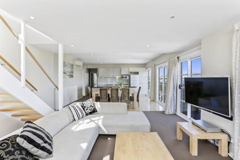 Deep Blue Hotel & Hot Springs - Hervey Bay Accommodation 31