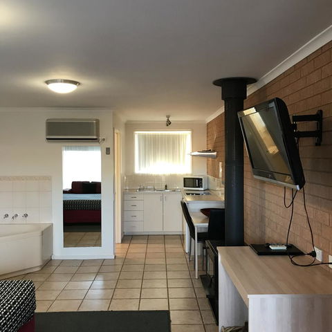 Beachcomber Motel & Apartments - Tourism Hervey Bay 5