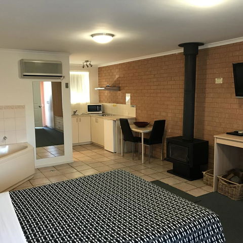 Beachcomber Motel & Apartments - Tourism Hervey Bay 6