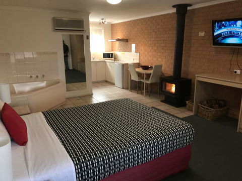 Beachcomber Motel & Apartments - Tourism Hervey Bay 2