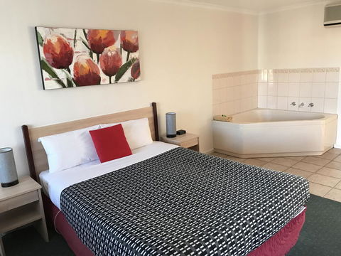 Beachcomber Motel & Apartments - Tourism Hervey Bay 0