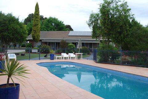 Greenvale Holiday Units - Hervey Bay Accommodation 6