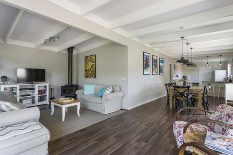 Blairgowrie Bella - Light Filled Home With Great Deck - Hervey Bay Accommodation 2