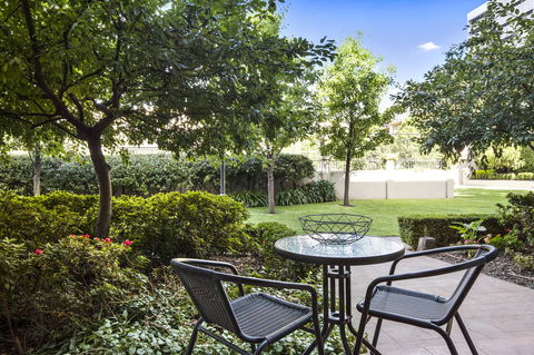 Melbourne Luxury Paradise - Tourism Hervey Bay 1