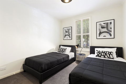 Melbourne Luxury Paradise - Tourism Hervey Bay 8