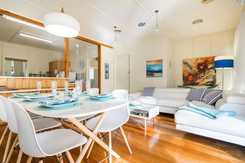 Nautique Beach House - Hervey Bay Accommodation 1