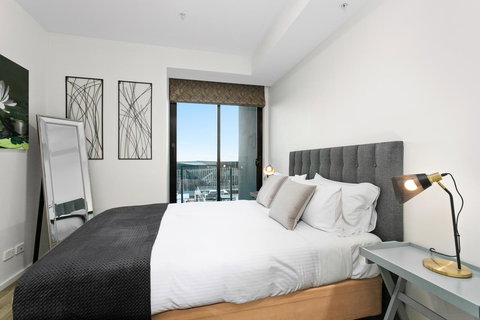 Waterfront Melbourne Apartments - Hervey Bay Accommodation 12
