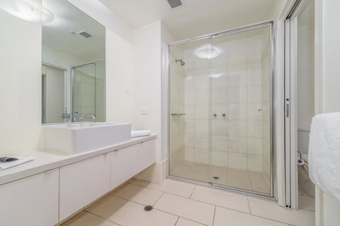 Waterfront Melbourne Apartments - Hervey Bay Accommodation 32