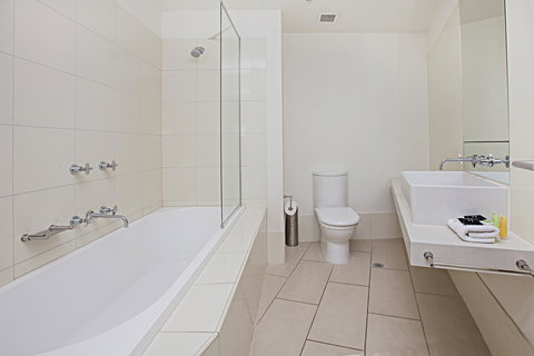 Waterfront Melbourne Apartments - Hervey Bay Accommodation 29