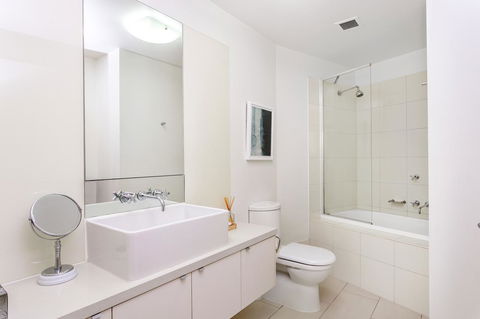 Waterfront Melbourne Apartments - Hervey Bay Accommodation 37