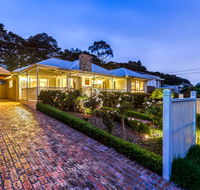 Lovely 5BR full house in Glen Waverley walk to train bus  shops - Hervey Bay Accommodation