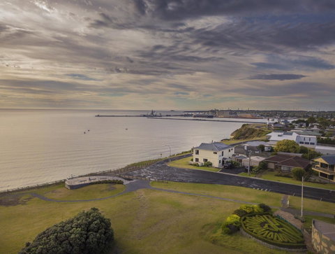 Clifftop Apartments Portland Vic - Tourism Hervey Bay 3