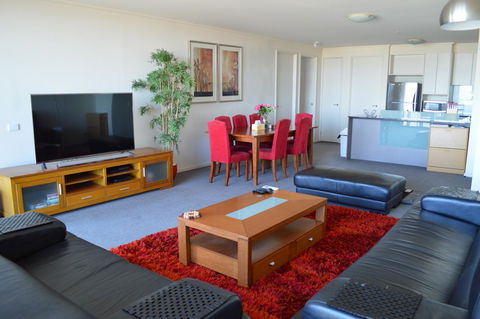 3BR Apartment At Victoria Tower Southbank - Tourism Hervey Bay 0