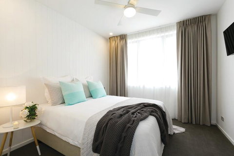Lakes Edge Apartments - Hervey Bay Accommodation 1