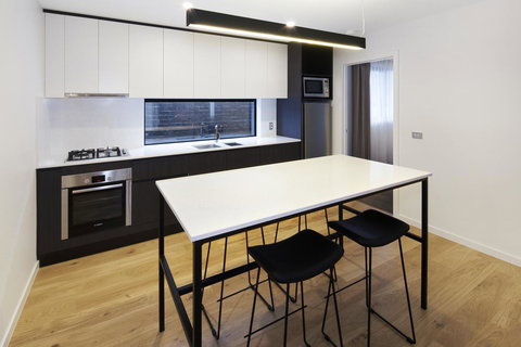 Lakes Edge Apartments - Hervey Bay Accommodation 6