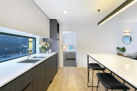 Lakes Edge Apartments - Hervey Bay Accommodation 3