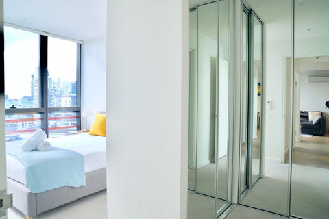 Pride Docklands Waterfront Apartment City View - Hervey Bay Accommodation 23