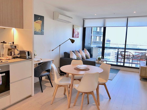 Pride Docklands Waterfront Apartment City View - Hervey Bay Accommodation 5