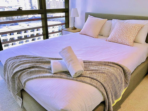 Pride Docklands Waterfront Apartment City View - Hervey Bay Accommodation 1