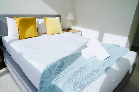 Pride Docklands Waterfront Apartment City View - Hervey Bay Accommodation 2