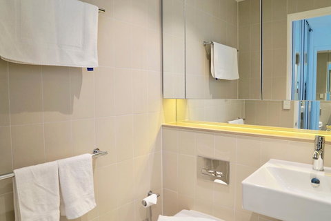 Pride Docklands Waterfront Apartment City View - Hervey Bay Accommodation 17