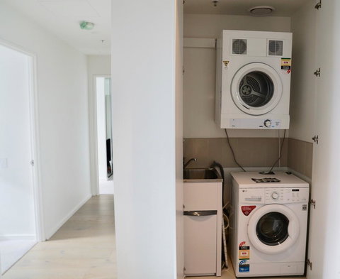 Pride Docklands Waterfront Apartment City View - Hervey Bay Accommodation 24