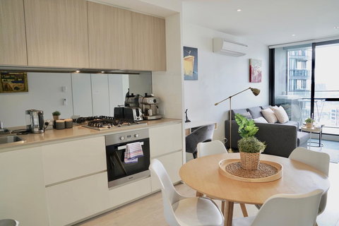 Pride Docklands Waterfront Apartment City View - Hervey Bay Accommodation 14