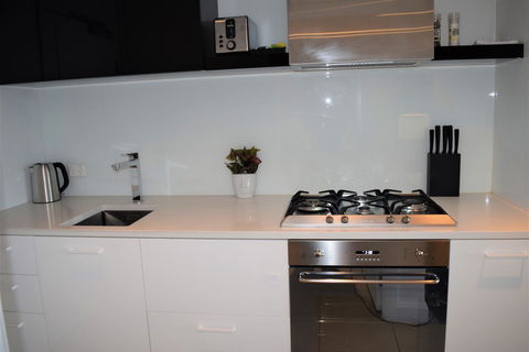 Executive Stay Little Collins Street - Tourism Hervey Bay 4