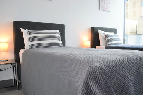 Executive Stay Little Collins Street - Tourism Hervey Bay 6