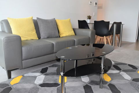 Executive Stay Little Collins Street - Tourism Hervey Bay 1