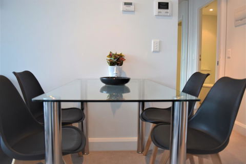 Executive Stay Little Collins Street - Tourism Hervey Bay 10