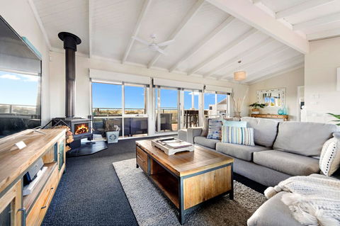 Beachside House - Tourism Hervey Bay 0