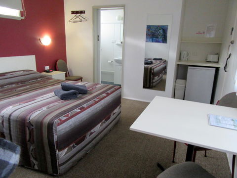 The Highlander Motel - 24HR Check In - Hervey Bay Accommodation 1