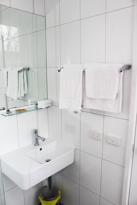 CROWN CENTRAL BUSINESS DISTRICT MOTEL - NO UNDER 18s - Hervey Bay Accommodation 42