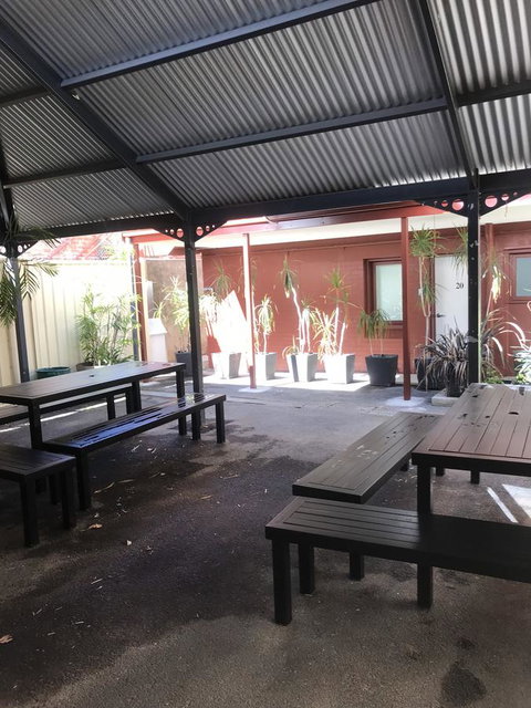 CROWN CENTRAL BUSINESS DISTRICT MOTEL - NO UNDER 18s - Hervey Bay Accommodation 16