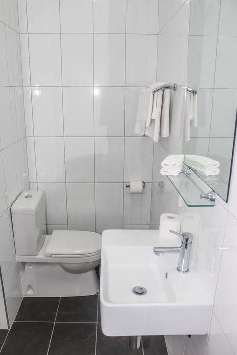 CROWN CENTRAL BUSINESS DISTRICT MOTEL - NO UNDER 18s - Hervey Bay Accommodation 17