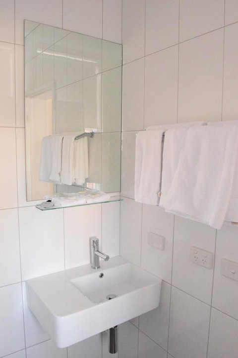 CROWN CENTRAL BUSINESS DISTRICT MOTEL - NO UNDER 18s - Hervey Bay Accommodation 29