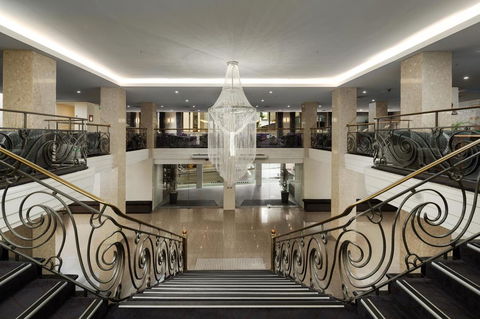 The Victoria Hotel - Tourism Hervey Bay 0