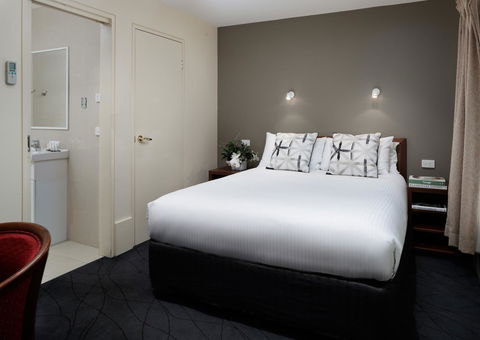 The Victoria Hotel - Tourism Hervey Bay 15