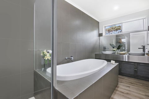 Portland Bay Apartments - Hervey Bay Accommodation 8